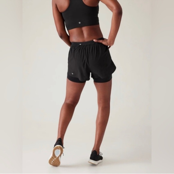 Athleta Mile Marker 2-in-1 Athletic Black Shorts Size Small NWOT - Picture 3 of 10